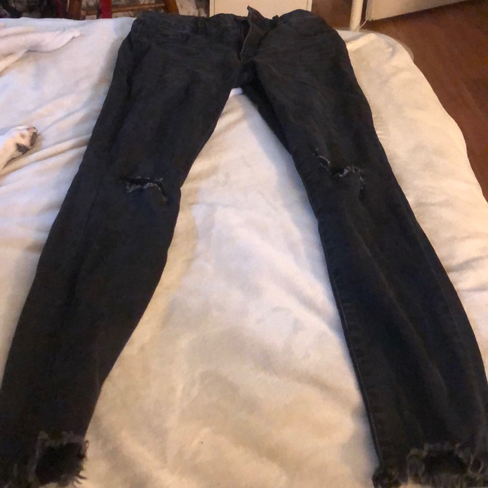 black ripped skinny jeans